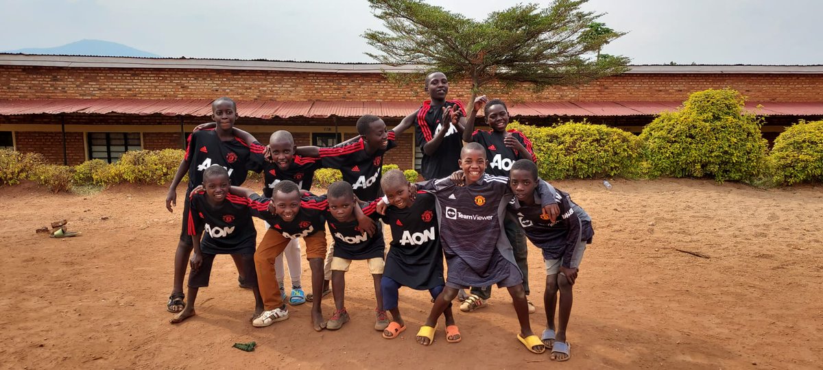 eagleswingsaid's tweet photo. Such an excited bunch of street kids in Huye, Rwanda with @KitAid @ManUtd football kit having a game with SCO STREET CARE ORGANISATION run by a bunch of students who have a real heart to help these youngsters. https://t.co/umSsNhma9Y