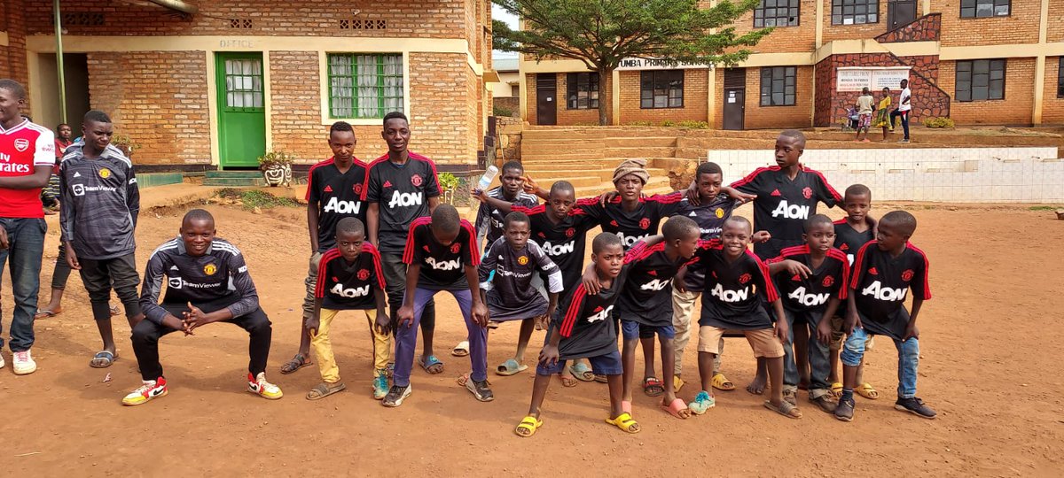 eagleswingsaid's tweet photo. Such an excited bunch of street kids in Huye, Rwanda with @KitAid @ManUtd football kit having a game with SCO STREET CARE ORGANISATION run by a bunch of students who have a real heart to help these youngsters. https://t.co/umSsNhma9Y