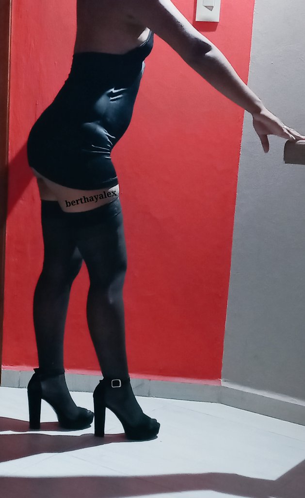 BerthayaleXsw's tweet photo. LUNES Feliz inicio de semana 🌞🥰 #lunesdemedias #lunessexi #Hotwife #berthayalex #cornudofeliz #RT https://t.co/7BMrm3Ui3k