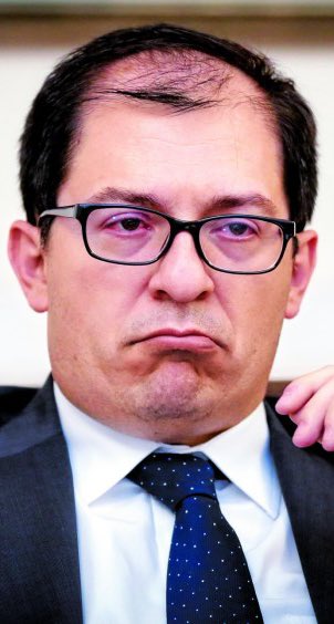HELIODOPTERO's tweet photo. El corrupto @FiscaliaCol, Francisco Barbosa, alista viaje inútil a Bolivia con lagartos e invitados personales. Irán en el avión de la Fiscalía, que no está para esos derroches (peculado). Esto ocurre mientras los investigadores no tienen con qué trabajar. https://t.co/EAoRCGLlbb