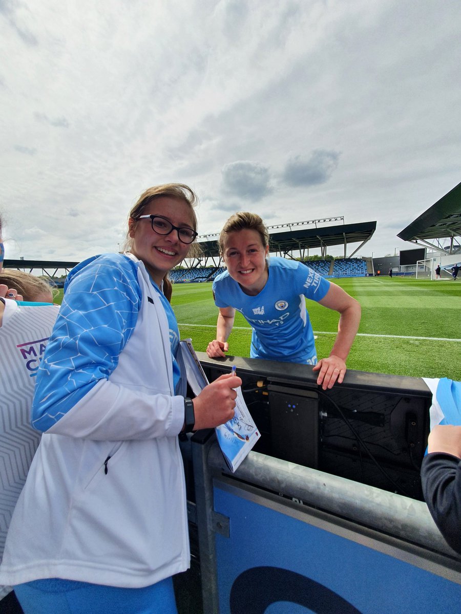 smithy481's tweet photo. The day my niece Lily-Rose got to watch her fave player @ellsbells89 play for the 1st time,meet you &amp; get a pic with you &amp; in her own words that was the best day of her life so for that Ellen thank you &amp; enjoy retirement x https://t.co/yp2Yakhrjo