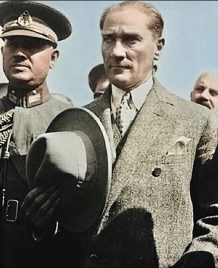 KastamonuBasket's tweet photo. Büyük Önderimiz Mustafa Kemal Atatürkün Kastamonuya Gelişleri Şapka ve Kıyafet İnkılabının 97.yıldönümü kutlu olsun. https://t.co/xDL9Tbofq0