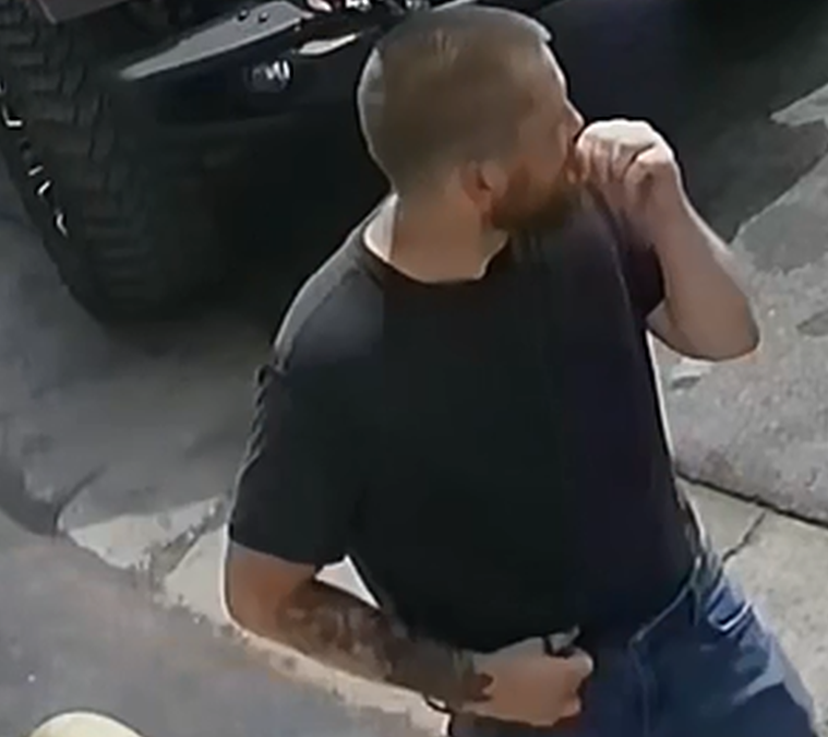 tn_crime's tweet photo. Know this person? He's suspected of stealing a 2017 gray Jeep Wrangler at abt noon on 8/19 from the Citgo, Sevier Av, taking off towards James White Pkwy. Recognize him? Contact East TN Valley Crime Stoppers - Call **TIPS, Online https://t.co/msppsTw5gg, or use the app P3TIPS. https://t.co/rd3qMf6gsL