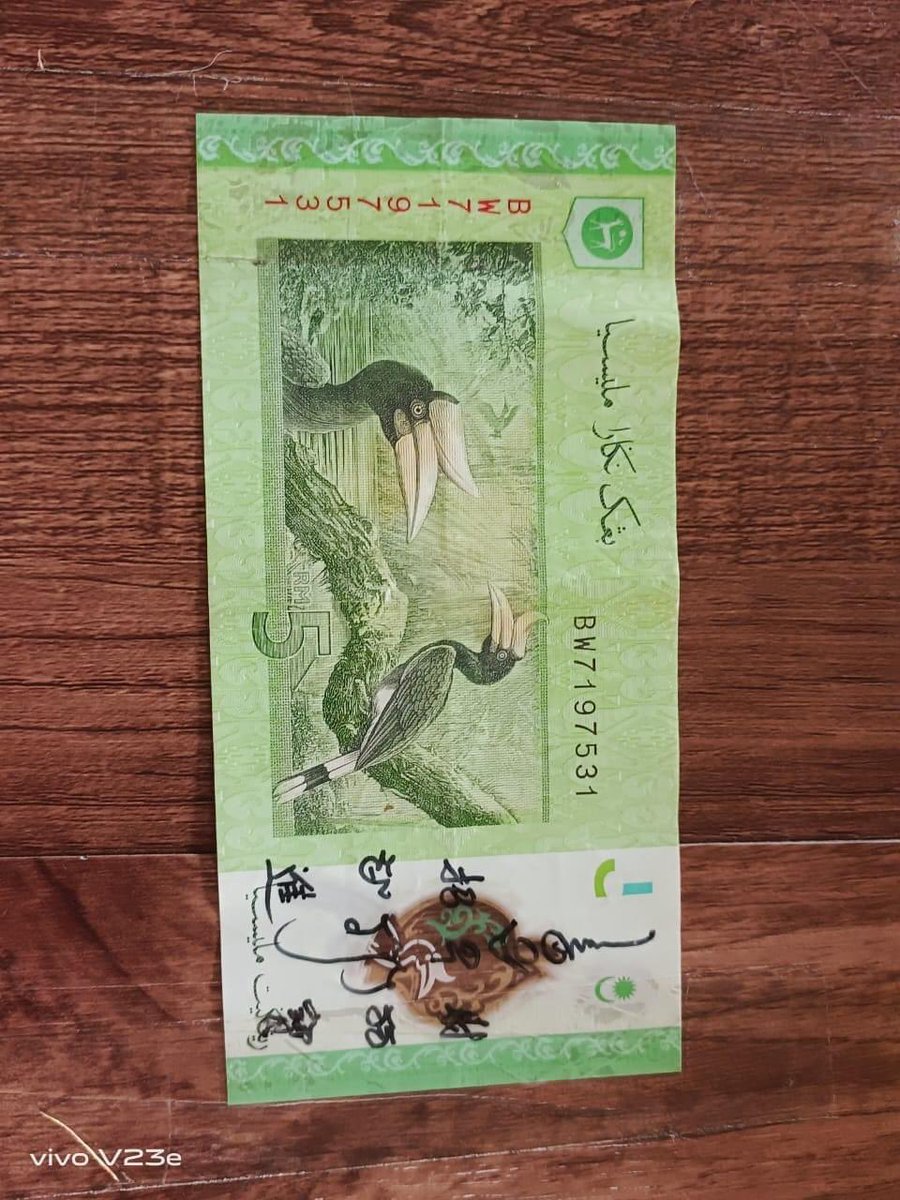 TweetIslamik's tweet photo. Sihir kedai...mnggunakan Wang kertas yg sudah di jampi dgn mentera....di tulis mnggunakan dakwat di prcayai campuran darah khinzir..brtjuan untk mengenakan prniaga kedai....brhati2 lah pada prniaga..SEKIRANYA trdpat duit di tulis mentera bgini, https://t.co/8YoOXJYXkE