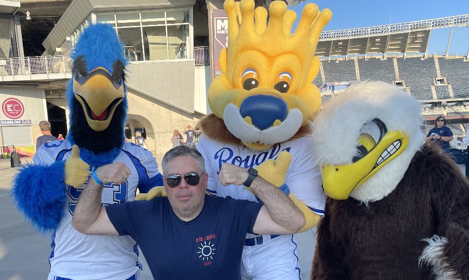 duckhand's tweet photo. Great Day to be a @LHSJAYS or an @LNHSEagles #LPSRiseAndShine https://t.co/5Co1tkB8ik
