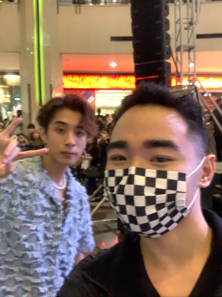 QueenOfACEs___'s tweet photo. 08.21.22

FINALLY!! First individual photo with @BGYO_members ✨

MY HEART IS THE HAPPIEST💛🙆‍♀️ #BGYO @bgyo_ph https://t.co/pC9K3mMiSw