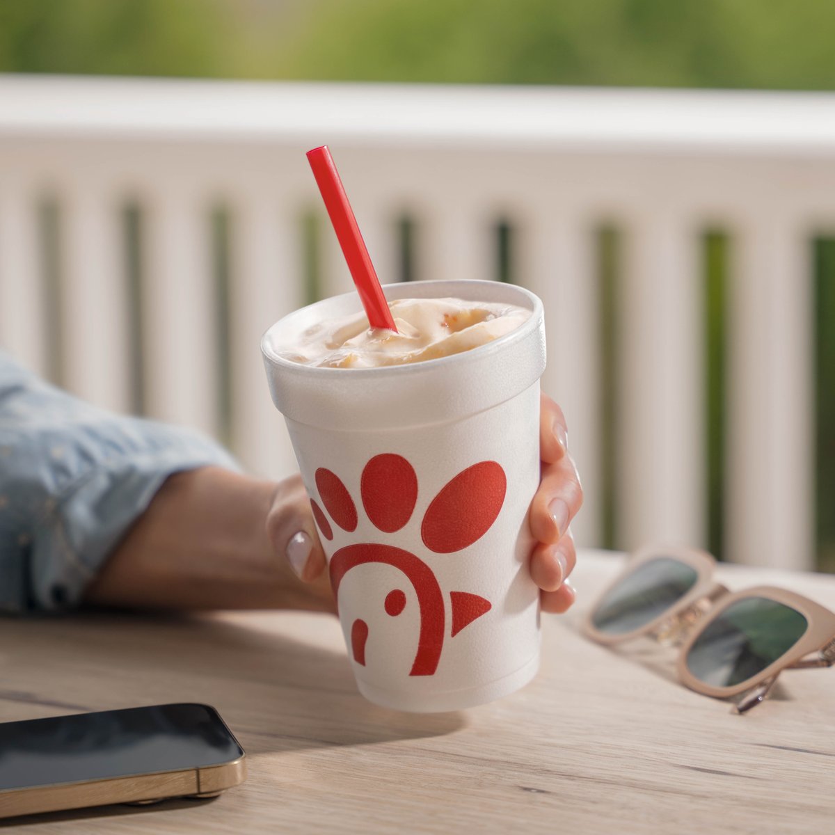 Make summer last a little longer with a Peach Milkshake ☀️