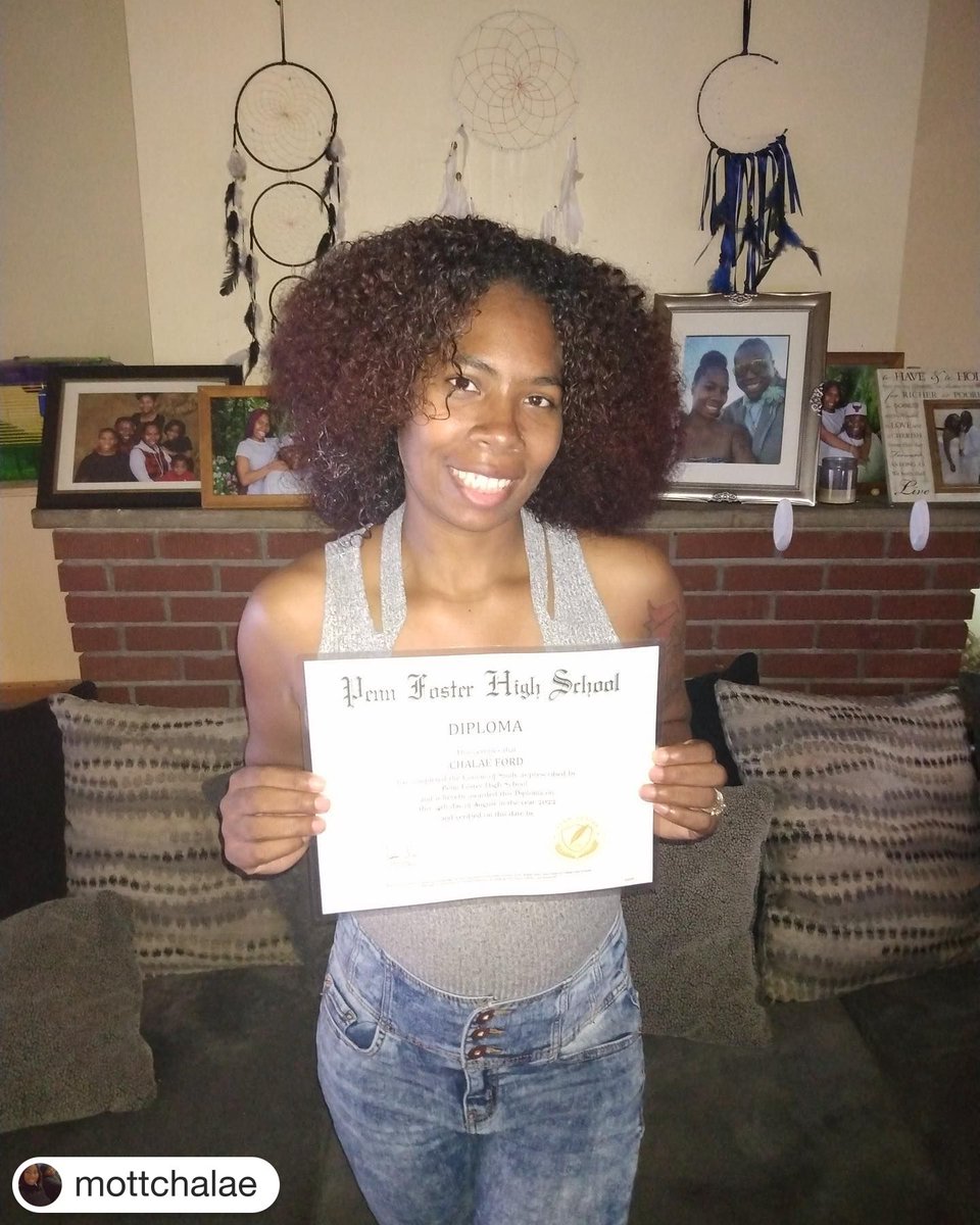 PennFoster's tweet photo. Drop a π in the comments to wish @mottchalae a big congratulations on her graduation! #PFProud #2022Grad #PennFoster
γ»γ»γ»
I did it yβall one goal accomplished https://t.co/IAmCZzYYGT