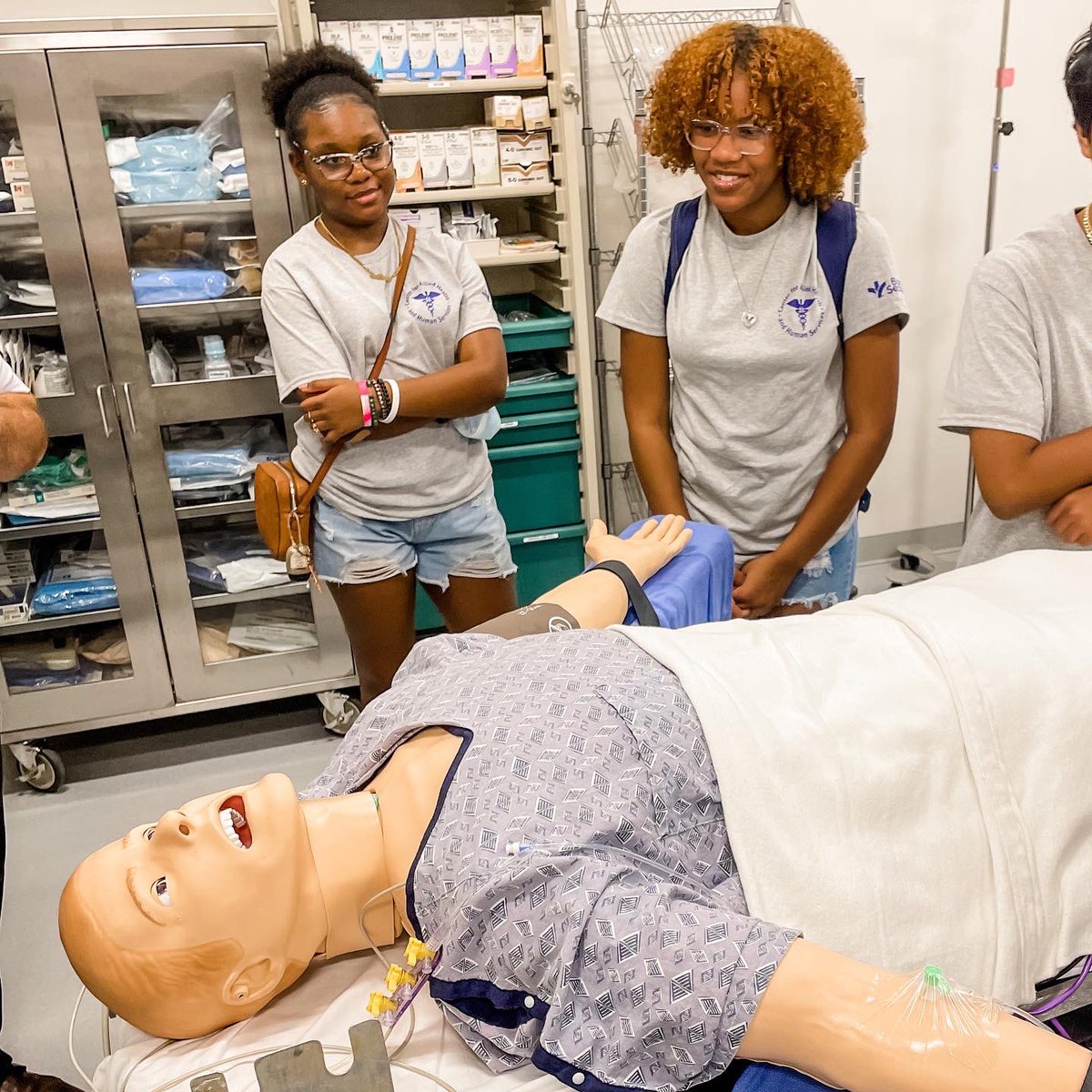 AlliedHealthHHS's tweet photo. Thank you to @vcuchp for showing us how their Nurse Anaesthesia students practice their skills in their hands-on simulation lab! #startingalegacy #rollpride @HermitageHS https://t.co/4oJUPVkUF7
