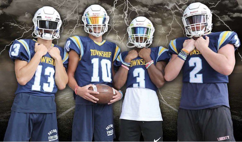 TOWNSHIP FOOTBALL WE’RE BACK!!!!!!!
COME SUPPORT THE BOYS THIS FRIDAY
📍HOME
⏰6:30
🆚MANALAPAN 
🌺HAWAIIN THEME🌴
🔊BRING THE NOISE🗣