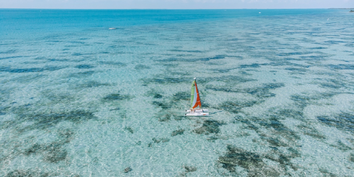 aprivateisland's tweet photo. Set sail for crystal clear waters 💎 Off of the coast of Belize, Cayo Espanto is surrounded by the beautiful Caribbean water. Discover an unforgettable experience and relish in complete relaxation. Start booking today: https://t.co/kIk9PFBoSh https://t.co/3hfVvnJniK