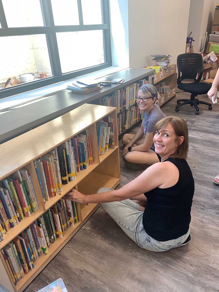 my_pcs's tweet image. Over the weekend, members of the Pinellas Association of Library Media Specialists (PALMS) supported Midtown Academy in setting up their new temporary library as the school continues construction. After a busy week at their own schools, PALMS came together to tackle the job!