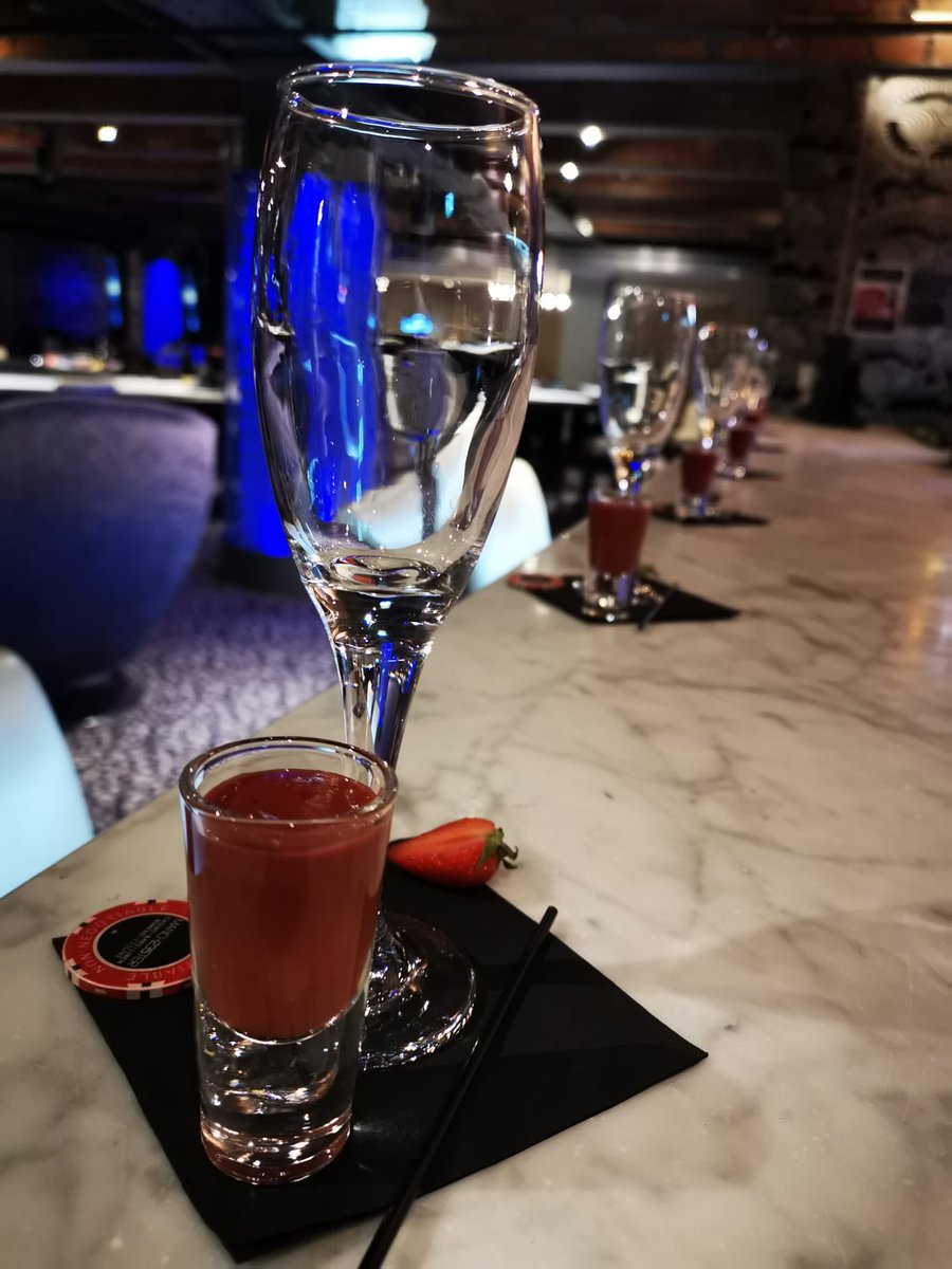 MANCH235TER's tweet image. 🍹Masterclass Monday🍹

We are all set up for a Cocktail Masterclass in our exclusive Icon Lounge!

Visit bit.ly/3T51OYd to find out more...

T&amp;amp;Cs apply. begambleaware.org drinkaware.co.uk 18+
#cocktails #cocktailmasterclass #nightout #manchester235