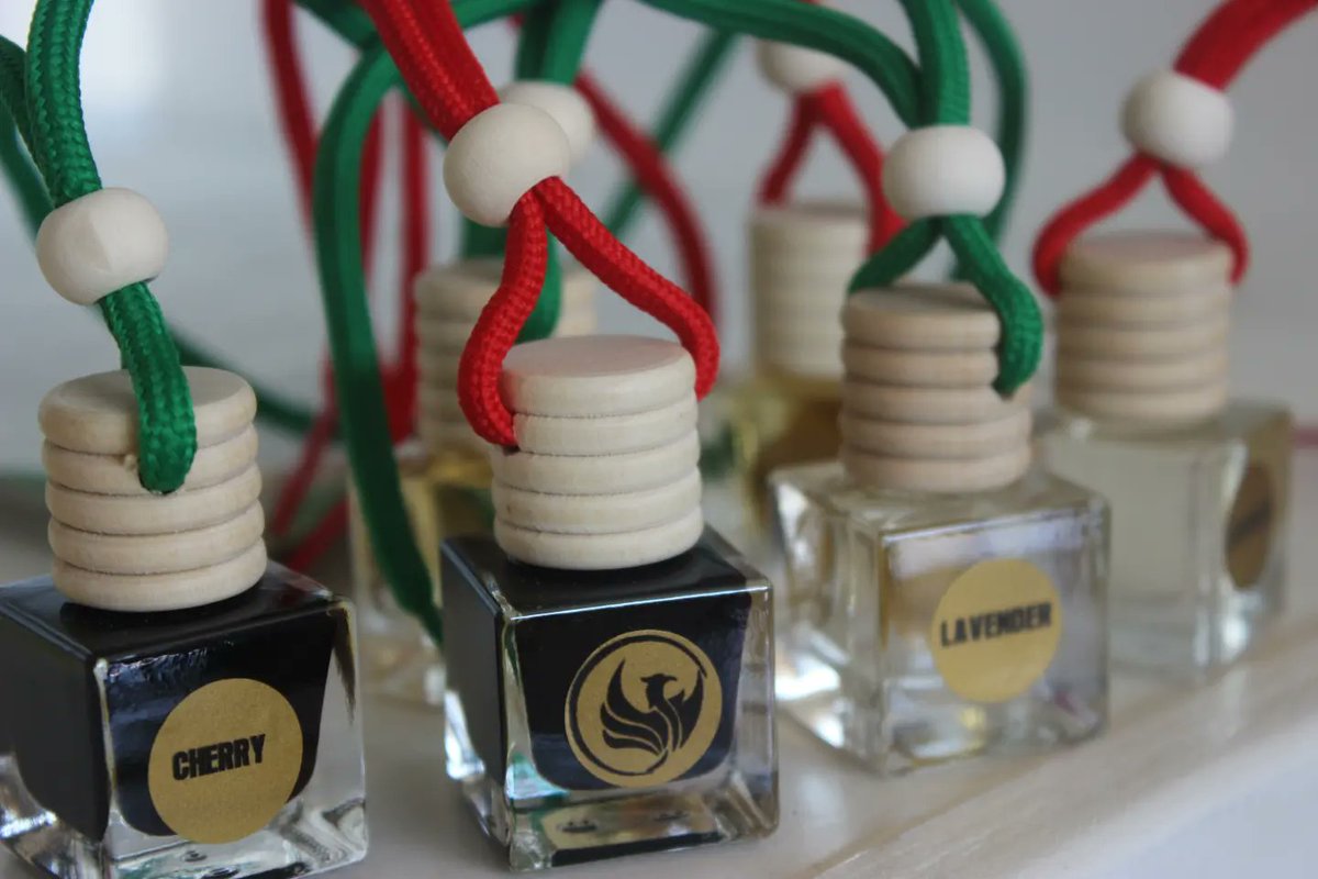 PhoenixScentsSZ's tweet image. Keep your car space smelling nice and fresh with our 10ml car diffusers. They&apos;re 💯 percent pure &amp;amp; non-toxic. #cardiffusers #scentsforkingsandqueens #Peppermint #vanilla #teatree #Strawberry #Fruity #cherry #lemongrass #tinitwitter