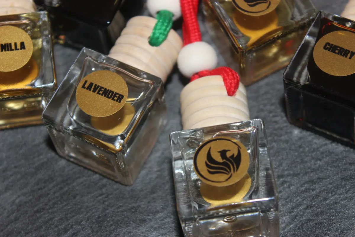 PhoenixScentsSZ's tweet image. Keep your car space smelling nice and fresh with our 10ml car diffusers. They&apos;re 💯 percent pure &amp;amp; non-toxic. #cardiffusers #scentsforkingsandqueens #Peppermint #vanilla #teatree #Strawberry #Fruity #cherry #lemongrass #tinitwitter