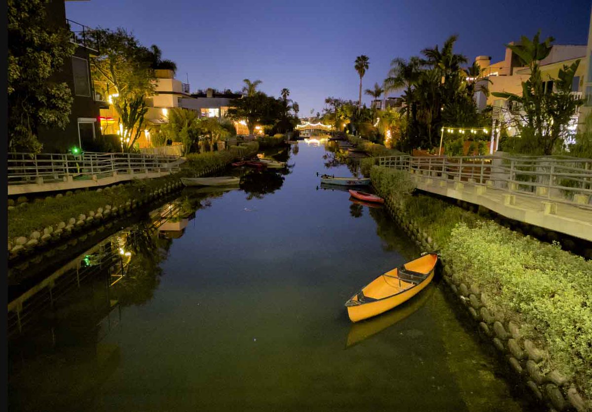 WimVanCappellen's tweet photo. @JURIKOLL tells the story of his hometown, Venice, California. In bright colors, with the deep blue hour present in much of his work. You feel the place immediately https://t.co/AaqB7VPZvN