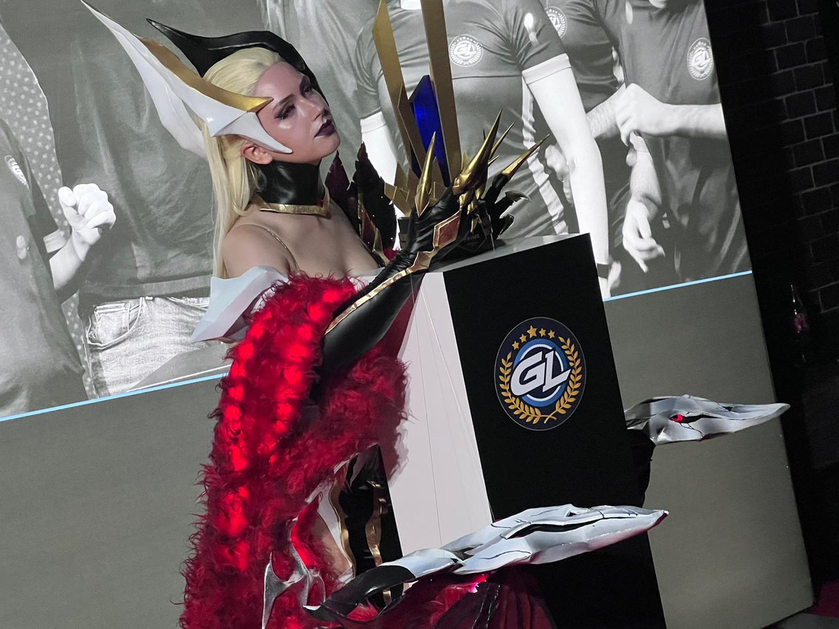 paiclyacosplay's tweet photo. Evelynn hat mal was anderes zum spielen gefunden 👀
@LoLGermany @PrimeLeague #Endlichoffline https://t.co/uybCpdVBt7