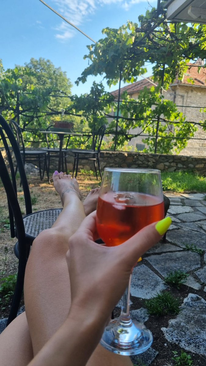 Feet4yo52013516's tweet photo. Relax 💆‍♀️
Ci vorrebbe proprio un bell'omaggio per rendere la giornata migliore. Vediamo se qualche essere inferiore sa rendersi utile https://t.co/HcEOOhwO1o