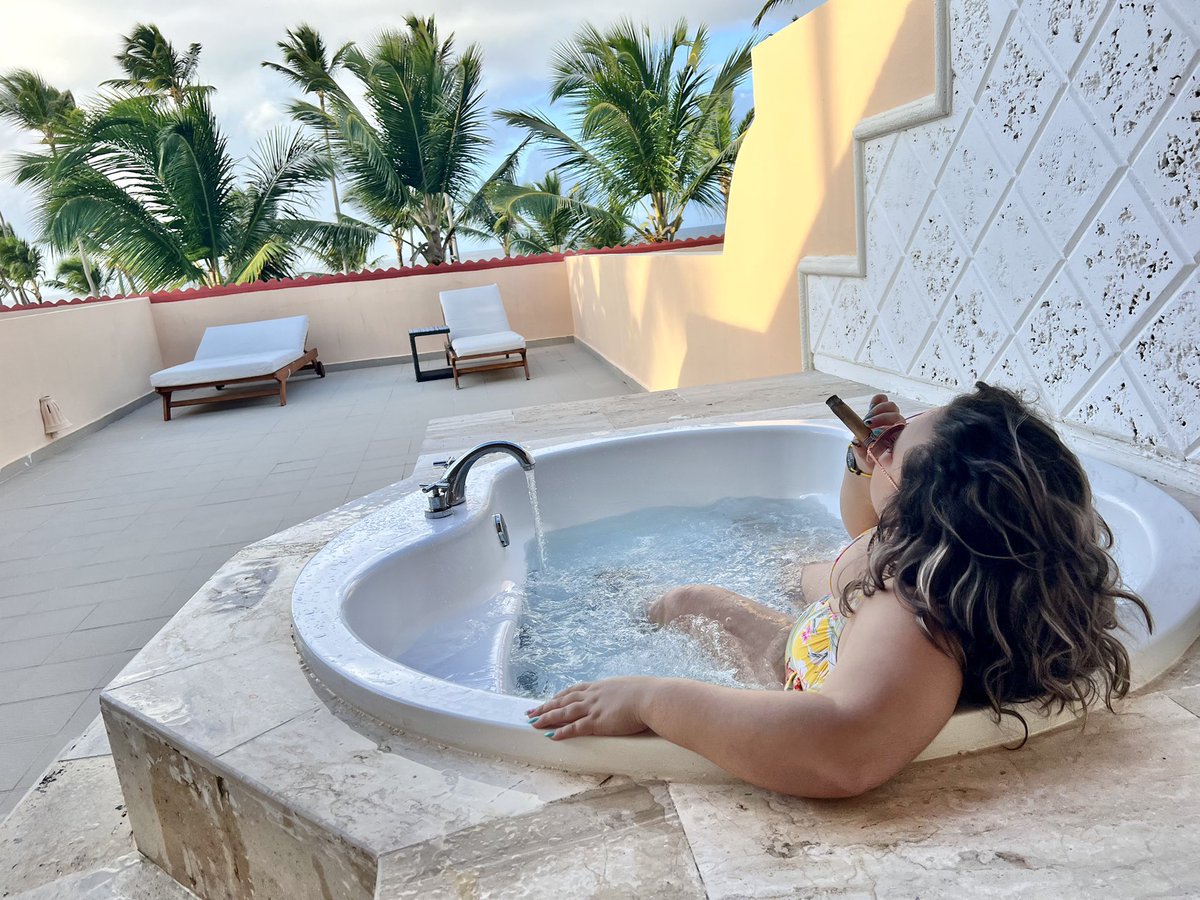 Steph_uhknee's tweet photo. A vacation where nothing else matters. #puntacana #DominicanRepublic #vacation #mood #goals https://t.co/NDegZcqMFZ