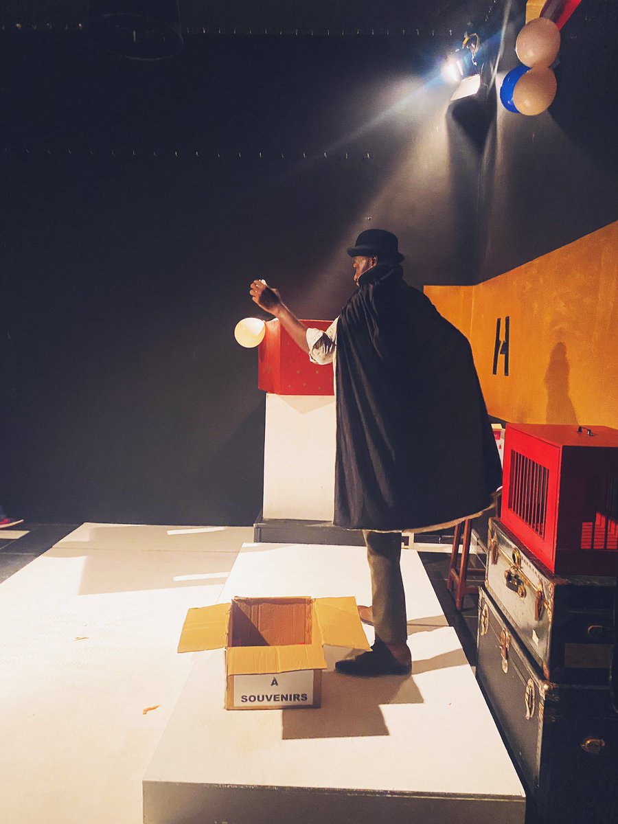 IAMYONGOO's tweet photo. Merci à tous pour votre présence. Le spectacle était juste magique 🎩 https://t.co/s8LdNv8hm9