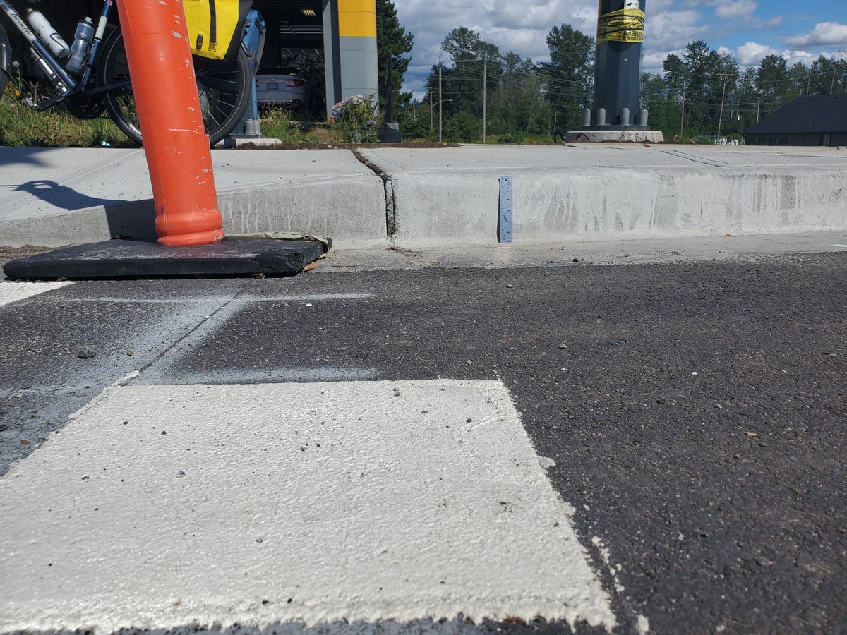 SalishSeaKen's tweet photo. @CityofSurrey, just wondering about the new bikecross on King George Blvd @ 70B Av. Are you guys expecting cyclists to jump over a 6 inch high curb?

#bikeyvr #bikeFV https://t.co/TC6boEPNSf