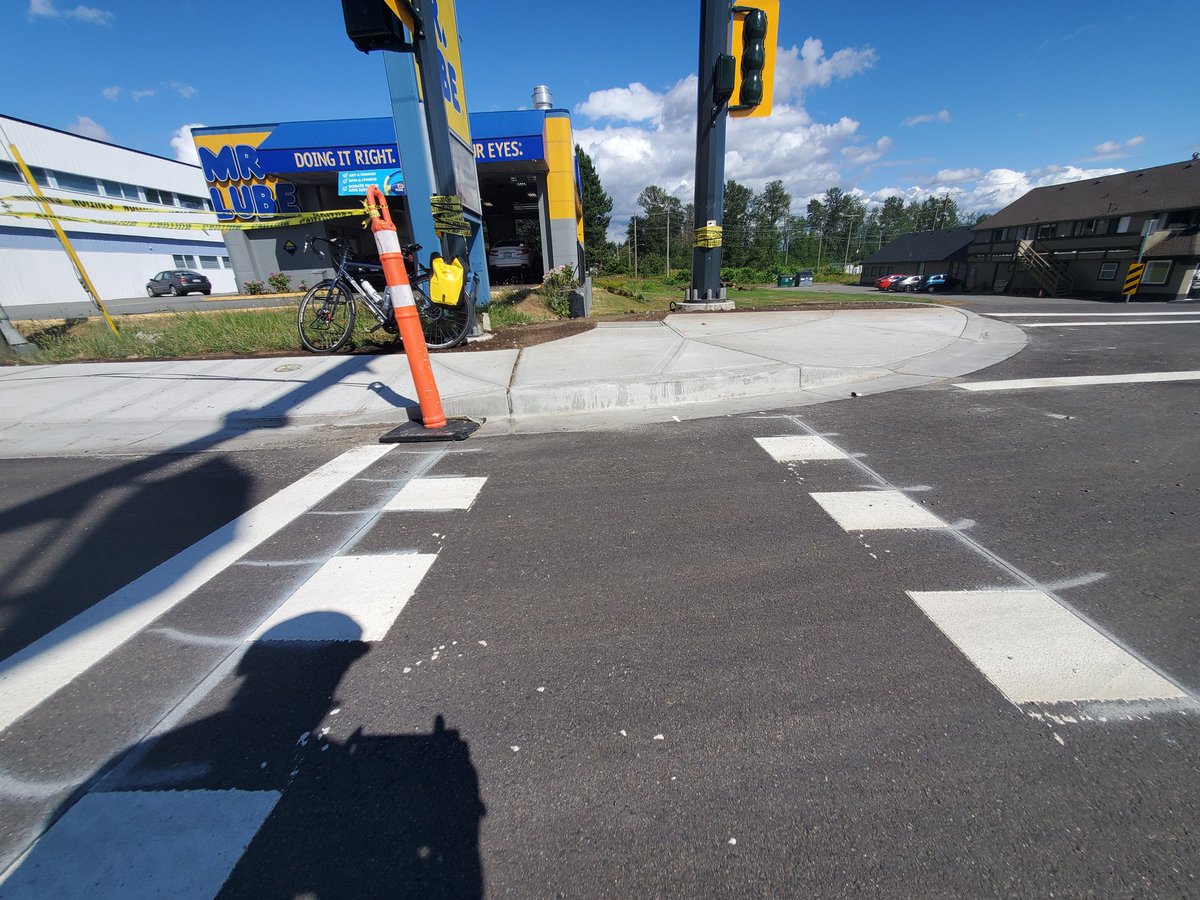SalishSeaKen's tweet photo. @CityofSurrey, just wondering about the new bikecross on King George Blvd @ 70B Av. Are you guys expecting cyclists to jump over a 6 inch high curb?

#bikeyvr #bikeFV https://t.co/TC6boEPNSf