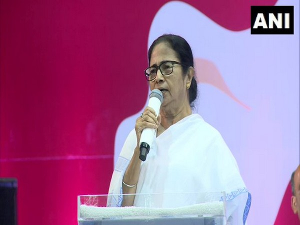 ani_digital's tweet photo. For Durga Puja, CM Mamata announces Rs 60,000 grant to Puja committees

Read @ANI Story | https://t.co/G68AnMtcR8
#MamtaBanerjee #DurgaPuja #Pujacommittees #WestBengal https://t.co/nQCmECjzQi