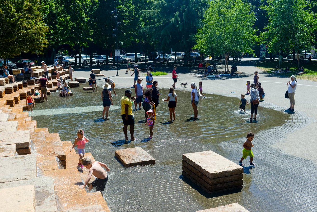 It's Monday, it's beautiful, and Jamison Square's play fountain has reopened after a brief closure for repairs. 

A list of all the Portland Parks &amp; Recreation splash pads and fountains to play in is at portland.gov/parks/splash

Enjoy the day, #PDX!