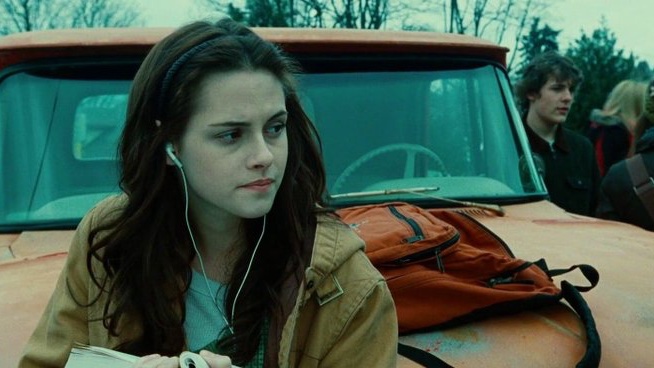 twilightreborn's tweet photo. i think the world would be a better place if we could see it through the twilight blue tint https://t.co/G3msPYI4EJ