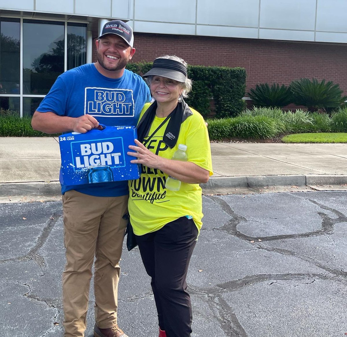 MocklerBeverage's tweet photo. We joined forces with Keep Tiger Town Beautiful this weekend and had over 60+ bags of trash picked up 🫢 Of course we cooled down with some 🍻 afterwards. Until next time… #KTTB #MBC #DontLitter https://t.co/BpQfKMJslk