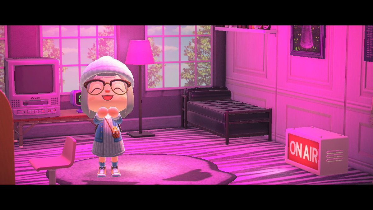 PoppaPercACNH's tweet photo. Kind of obsessed with my bedroom. 💕
#ACNH #AnimalCrossing #acnhinspo https://t.co/jmLyu4BbRl