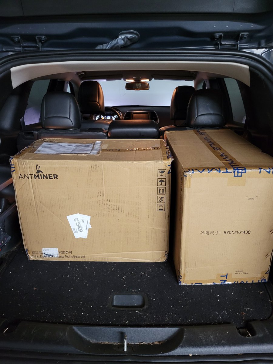 EcoCryptoMining's tweet photo. Truck full of future 💸💸💸💰 https://t.co/1v3FJYmWVI