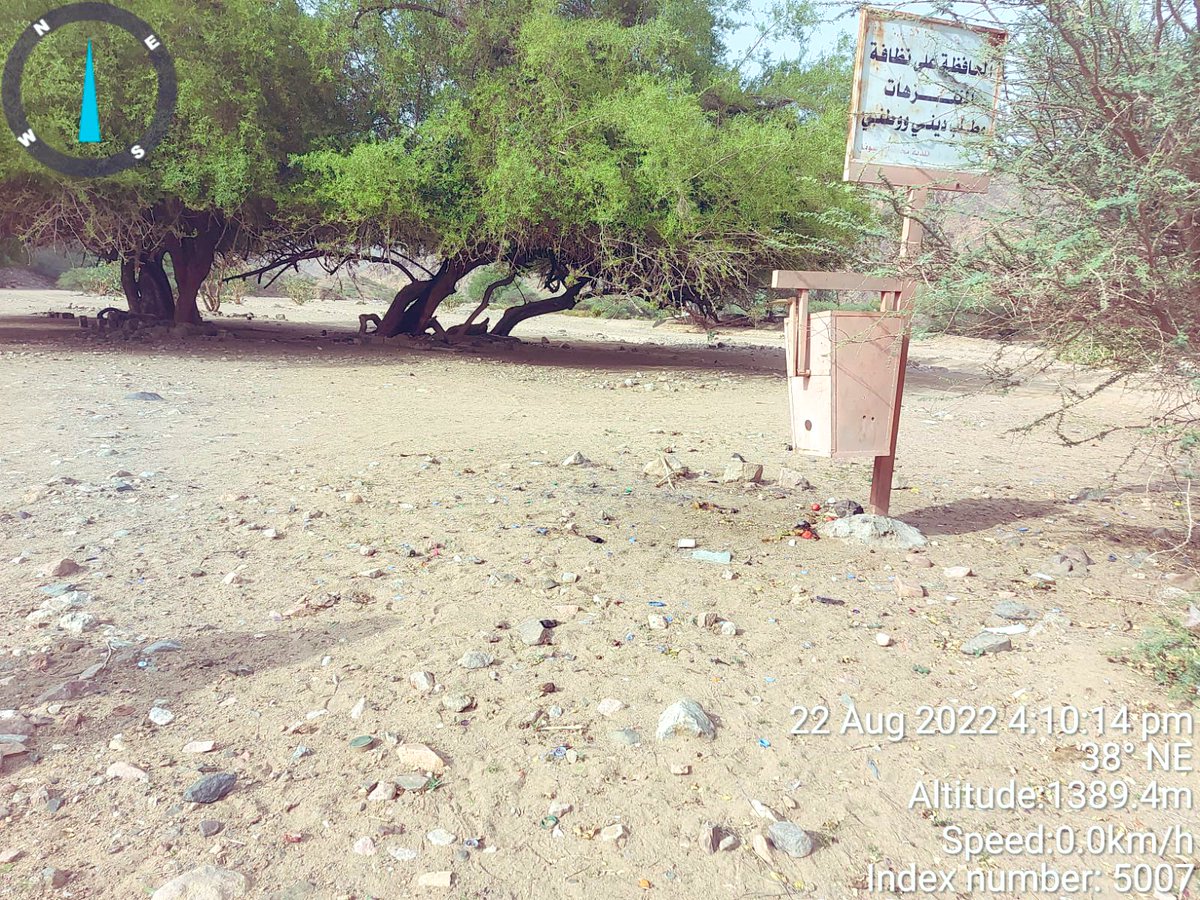 baldiat_habona's tweet photo. جانب من اعمال #بلدية_محافظة_حبونا في نظافة المتنزهات البرية. https://t.co/XhUUF5klcm