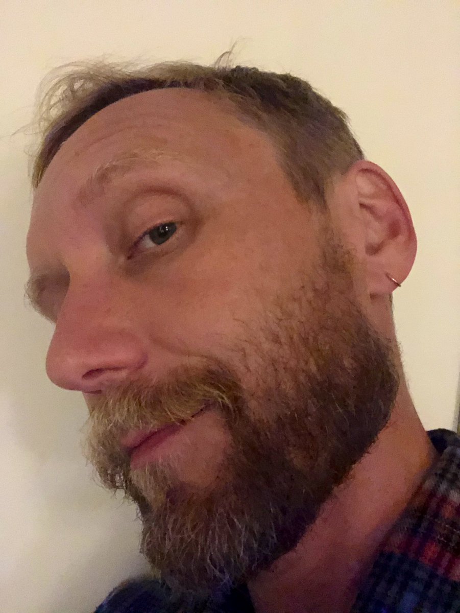 Kinhead's tweet photo. Learnt from @amy_may’s event tonight that sailors wore one gold earring to pay for their funeral in case their bodies were washed ashore. #TheInstant
(Claire’s Accessories did not tell me this when they did my ear this spring) https://t.co/UfMyDw60Gk