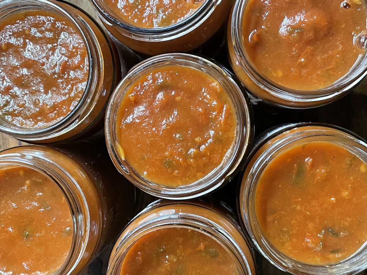 DLeShack's tweet photo. Herby passata on the go #halfabuckettomatoes #10jars #bottling #winterstores https://t.co/kBXHiLvKJ5