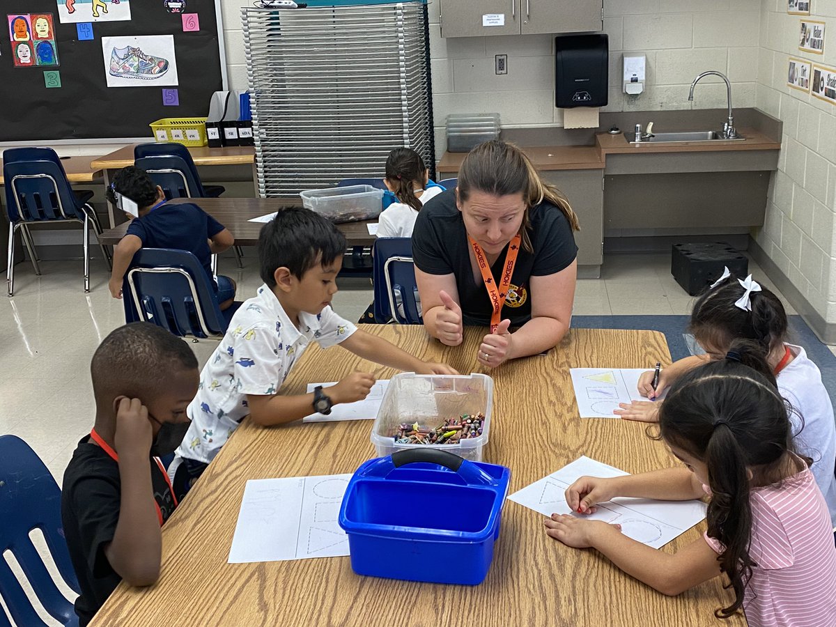 HutchisonEagles's tweet photo. 🦅✏️📓We had a wonderful first day of welcoming our eagles back to school! #FirstDayFairfax #WereMadeForThis https://t.co/yYZBTYHo8j