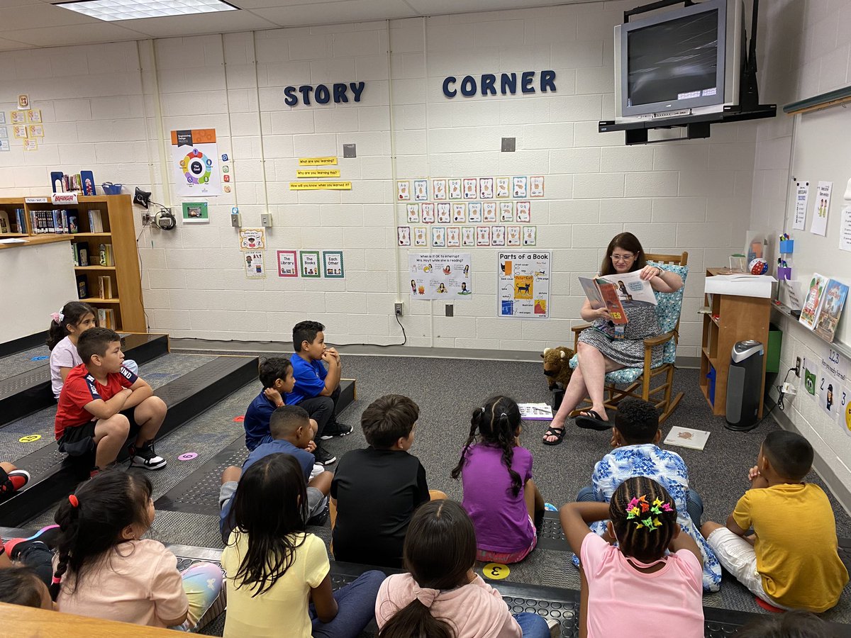 HutchisonEagles's tweet photo. 🦅✏️📓We had a wonderful first day of welcoming our eagles back to school! #FirstDayFairfax #WereMadeForThis https://t.co/yYZBTYHo8j