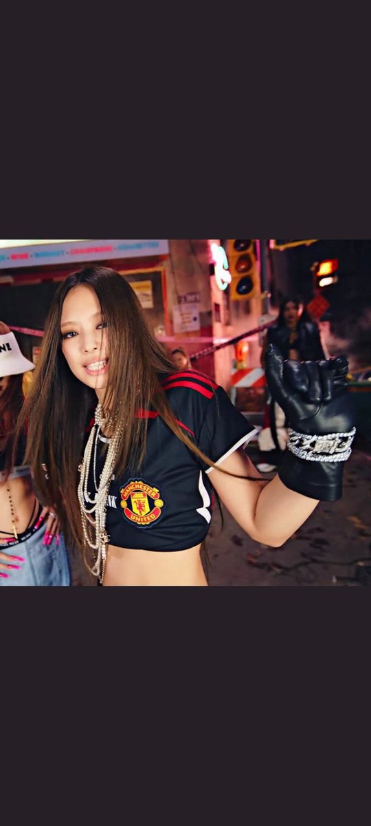 cipxtra125's tweet photo. Ini Manchester United menang kayanya efek kemarin Jennie Blackpink pake baju MU jadi bawa keberuntungan buat MU 😂😂#MUFC #ManchesterUnited #PremierLeague https://t.co/obw7w6WyVW