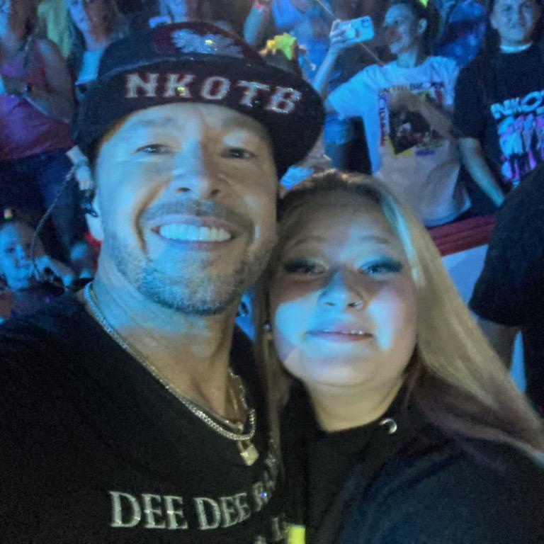 PadulaNichole's tweet photo. My Beautiful baby with this amazing man. Her first concert ever and she got a selfie with @DonnieWahlberg .
You are so amazing we love you @DonnieWahlberg
#loveeternal
#NKOTB
#2ndgenerationBH https://t.co/YvRL0JP7Hw