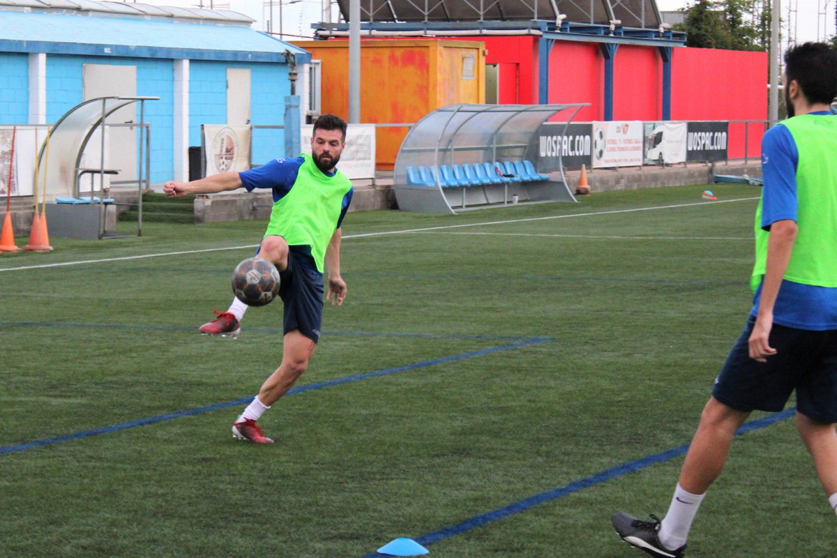 uesantildefons's tweet photo. 🔵 #PrimerEquipo 𝟐𝟎𝟐𝟐-𝟐𝟎𝟐𝟑

🏋🏻‍♀️ ¡Hoy ha arrancado la #pretemporadaSani! ¡Buen ambiente en la primera sesión dirigida por @conesa1978! 

💪🏻 ¡Toca preparar al máximo el nuevo curso en Segunda Catalana! 

#2cat3A #YoSoyDelSani 💙 https://t.co/o0GKTIR5yt