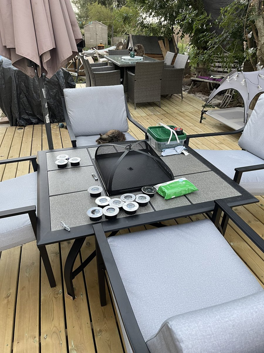 Lngway2neverlnd's tweet image. So we may have been doing a thing … 

#newdecking #newgarden #newgardenfurniture #workinprogress #gardeninspiration #biggerpool