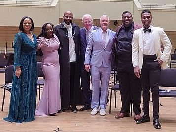 SubitoMusic's tweet photo. Snap Shot 2: Chautauqua Sym (@chq) SANCTUARY ROAD post-concert photo (l to r): @SopMitchell; Melody Wilson, mezzo; Joshua Stewart, tenor; #composer @moravec11, #MarkCampbell, Richard L. Hodges, baritone &amp; Malcolm J. Merriweather, baritone. https://t.co/kO0gV0eses