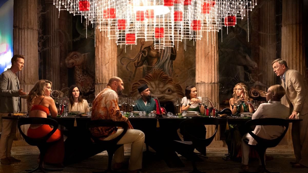nerdist's tweet photo. Glass Onion: A Knives Out Mystery comes to Netflix December 23 https://t.co/29fXu1YzWl https://t.co/1xj8rTO7fd