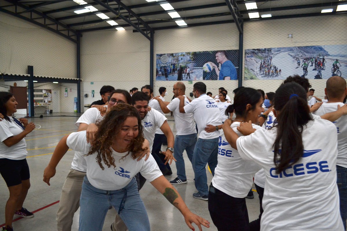 todoscicese's tweet photo. ¡Bienvenida nueva generación de estudiantes del CICESE! 🎉

Esta generación está integrada por 145 estudiantes de maestría y 25 de doctorado, con quienes colaboraremos para que logren esta importante meta.

Bienvenidas y bienvenidos al equipo #CICESE. 🙌 https://t.co/jvM3vN2flN