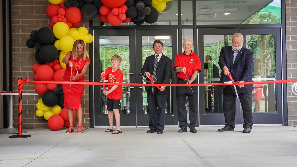 ThenDesignArch's tweet photo. Congratulations on opening your new school @bbhcsd!
 
“The intent behind this school was to design a space where kids wanted to come every day. It needed to be kid-friendly, welcoming, and scream 'elementary school'.” commented Supt. Maygar.

https://t.co/LnfrKxMmvG

#BBHeritage https://t.co/Wk6Tde2o1b