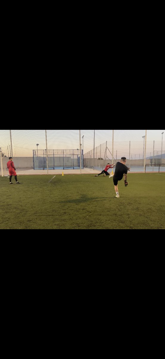 diegocanodeejay's tweet photo. Seguimos trabajando duro bajo palos en esta pretemporada. Cada día un poquito más cerca de nuestros objetivos  !! Comenzamos semana !!Vamos @OlimpicoTotana 
🔴⚪️⚽️💪🏻✅ https://t.co/6mwxLm8433