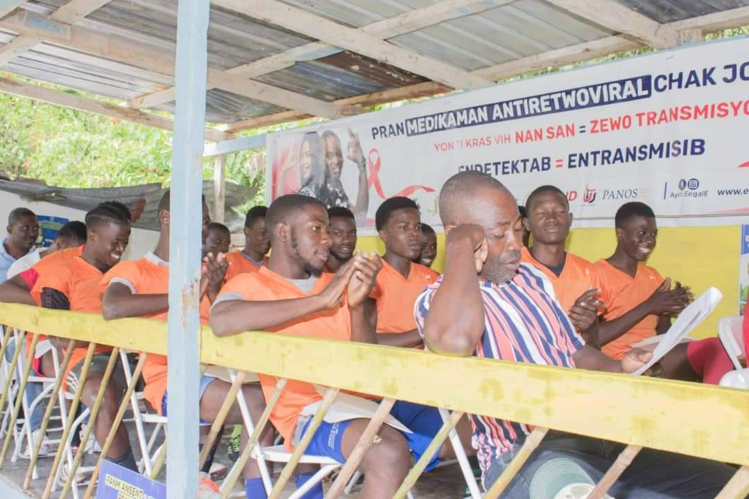 panoshaiti86's tweet photo. Séance de formation et de sensibilisation sur E=E, PrEP, Covid-19 de 400 joueurs dans le cadre du Championnat vacances à Thomassin 25.

© Panos, août 2022

#ARV #COVID19 #PrEP #Haiti #thomassin https://t.co/fDKZWOLPvW