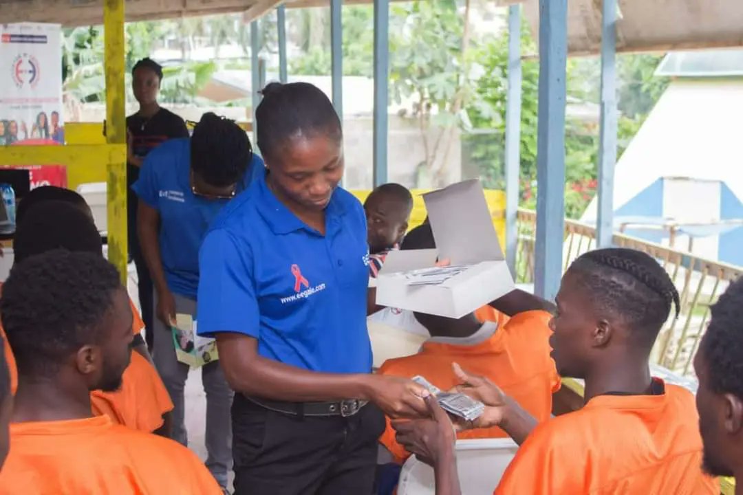 panoshaiti86's tweet photo. Séance de formation et de sensibilisation sur E=E, PrEP, Covid-19 de 400 joueurs dans le cadre du Championnat vacances à Thomassin 25.

© Panos, août 2022

#ARV #COVID19 #PrEP #Haiti #thomassin https://t.co/fDKZWOLPvW