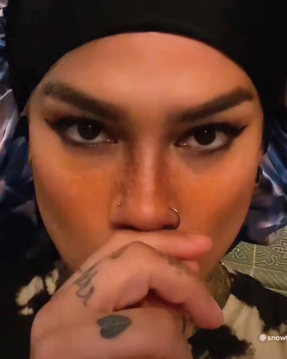 plancarte307's tweet photo. I love this. Just because itβs so simple, yet you can see her beauty.
#snowthaproduct
#snowwhitetheproduct #femalerapper #independantartist #womanceo #woke #vibehigher #lareina #lareinadelflow #thegoat #papisnow #thequeenisking #everydaydays #michoacana #spotify #artist https://t.co/6VoVK8HNX6