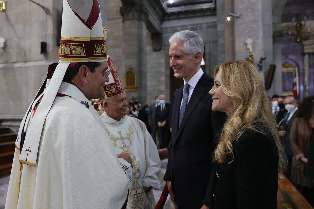 Asistí con mi esposa <a href="/fercastillodm/">Fernanda Castillo</a> a la misa de imposición del Palio Arzobispal a Monseñor Raúl Gómez González, Arzobispo Metropolitano de Toluca.